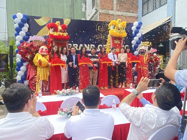 Khai trương trung tâm điều trị mụn LUX