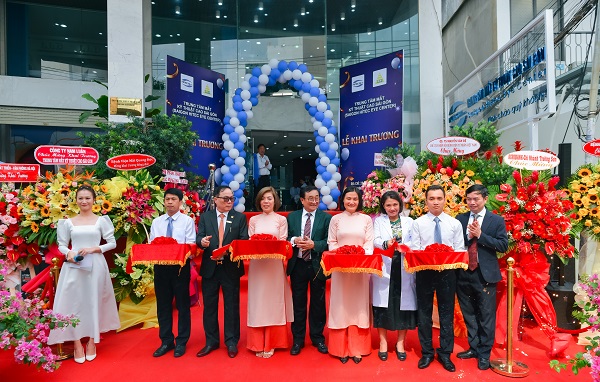 Tổ Chức Lễ Khai Trương Trung Tâm Mắt HITEC