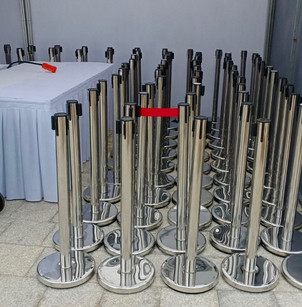 Cho thuê cột chắn inox dây căng