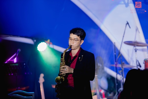 Cung cấp nhạc công saxophone cho đám cưới giá rẻ