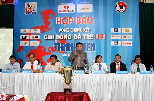 Tổ chức họp báo